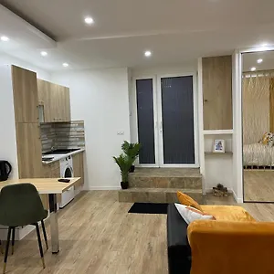  Apartment Luxe Jaune